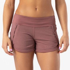 Hylete Iris Short in Mauve